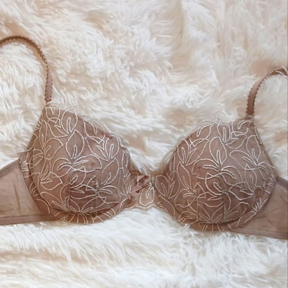Simply Vera Wang 34B Underwire Floral Embroidered Bra Nude